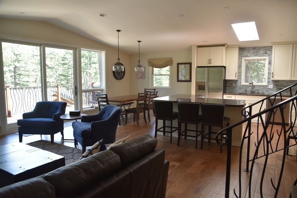 2375s Sierra House Retreat 4 Bedroom Home