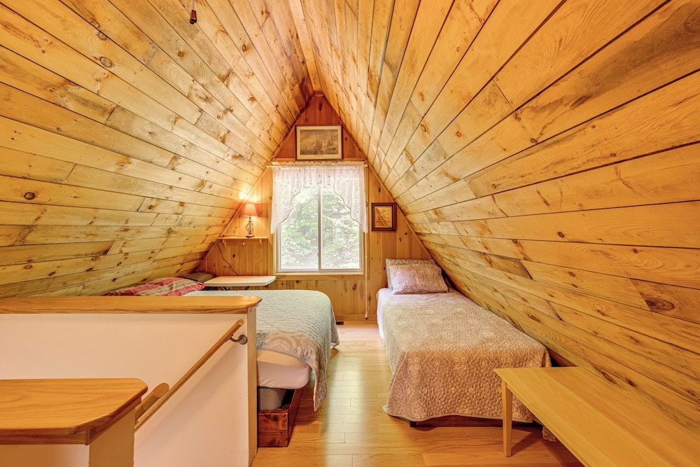 Walk to Beach & Playground: Charming Madison Cabin