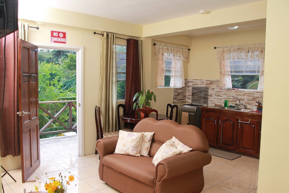 Operative Car Rental & La Porsuette Inn view 4