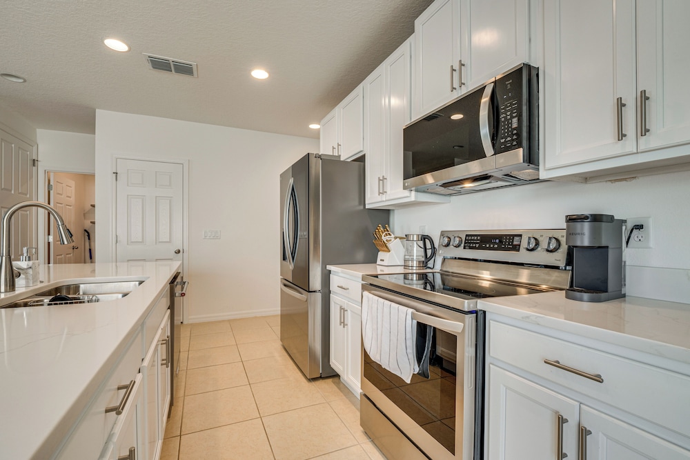 Easy Disney Day Trips: Family Home w/ Pool Access