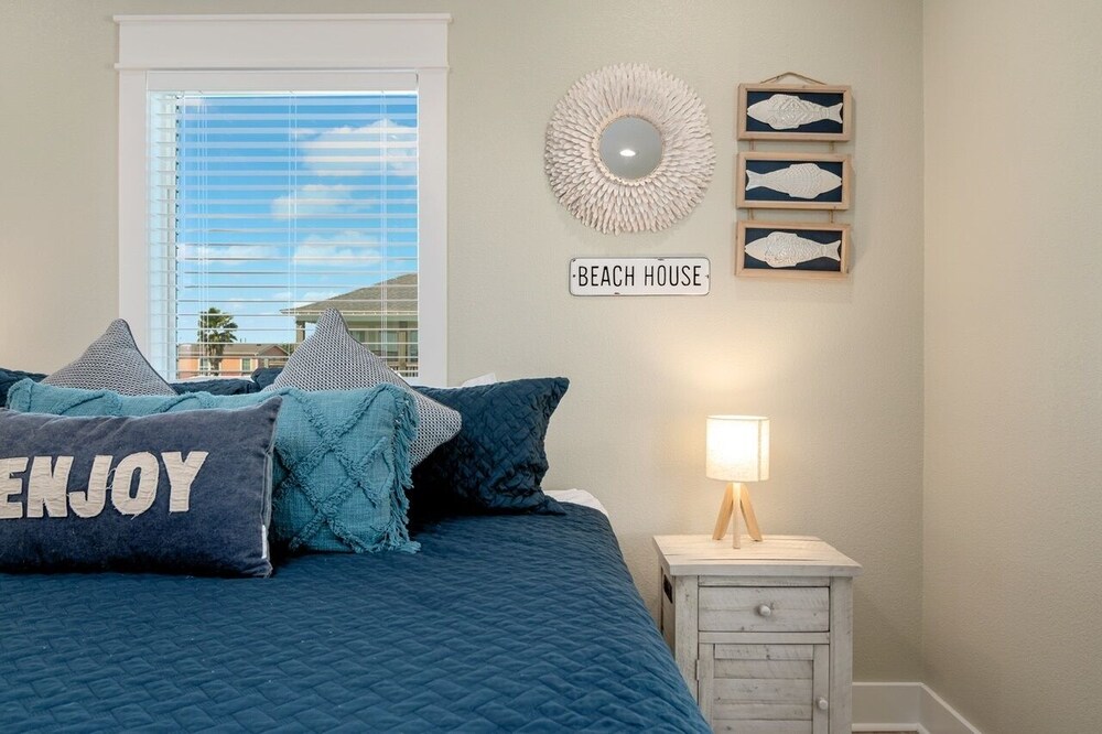 A Tad Tip-sea 3 Bedroom Home by RedAwning view 2