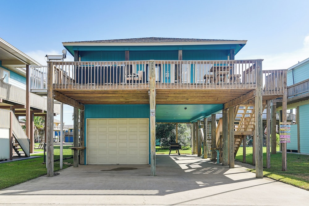 Walk to the Ocean: Family Retreat in Crystal Beach