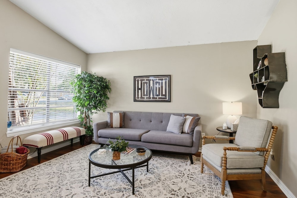 Howdy Hang Out - Cozy, Cute And Comfortable House! 2 Bedroom Home