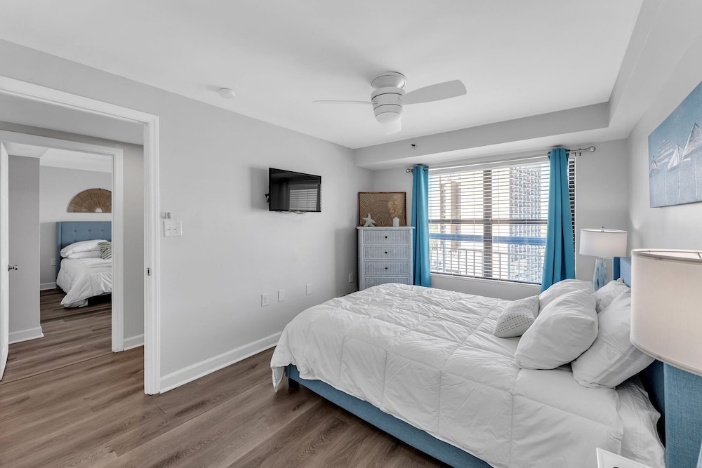 Oceanfront Gem Pool, Balcony, Modern Touch 3 Bedroom Condo
