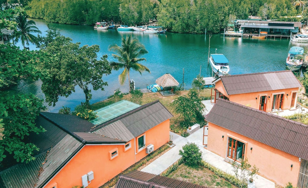 Hotel The Little White Bird Traveller Hostel - Image 1