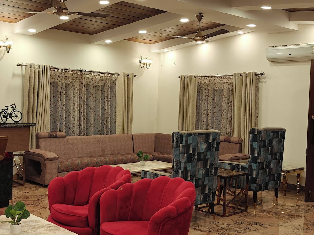 The Paradise - Luxury 3BR Villa Near the Airport in Dehradun