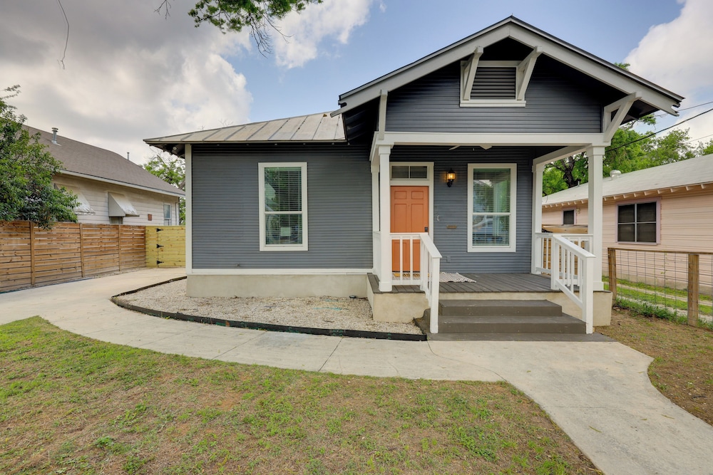 San Antonio Home 2 Mi to Dtwn, Swim Spa!
