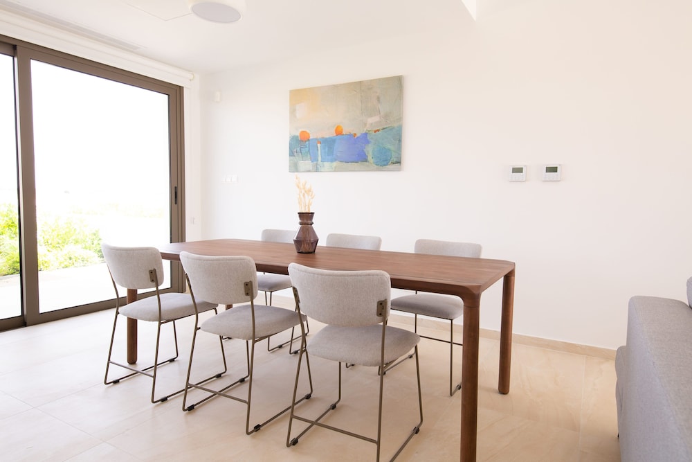 Phaedrus Living: Serenity Waves Villas No.11