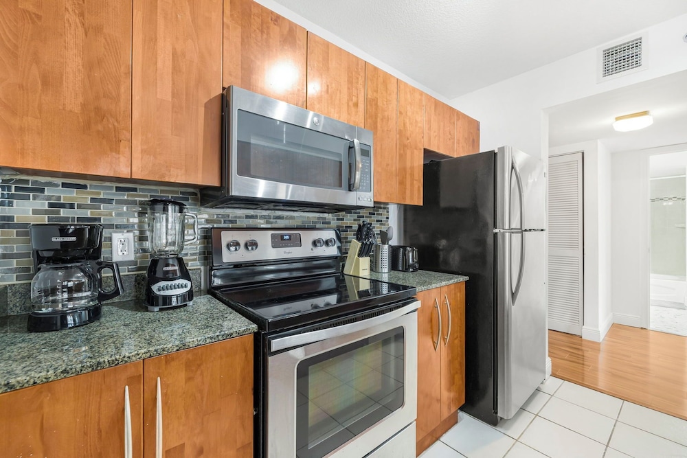 Relax & Feel The Good Vibes In Our Condo