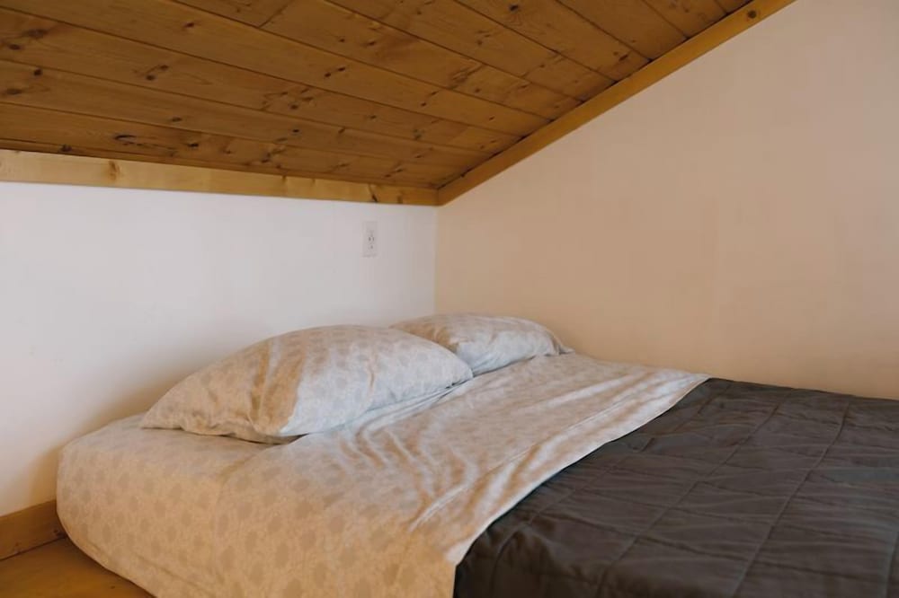 FLY8MA Pilot Lodge