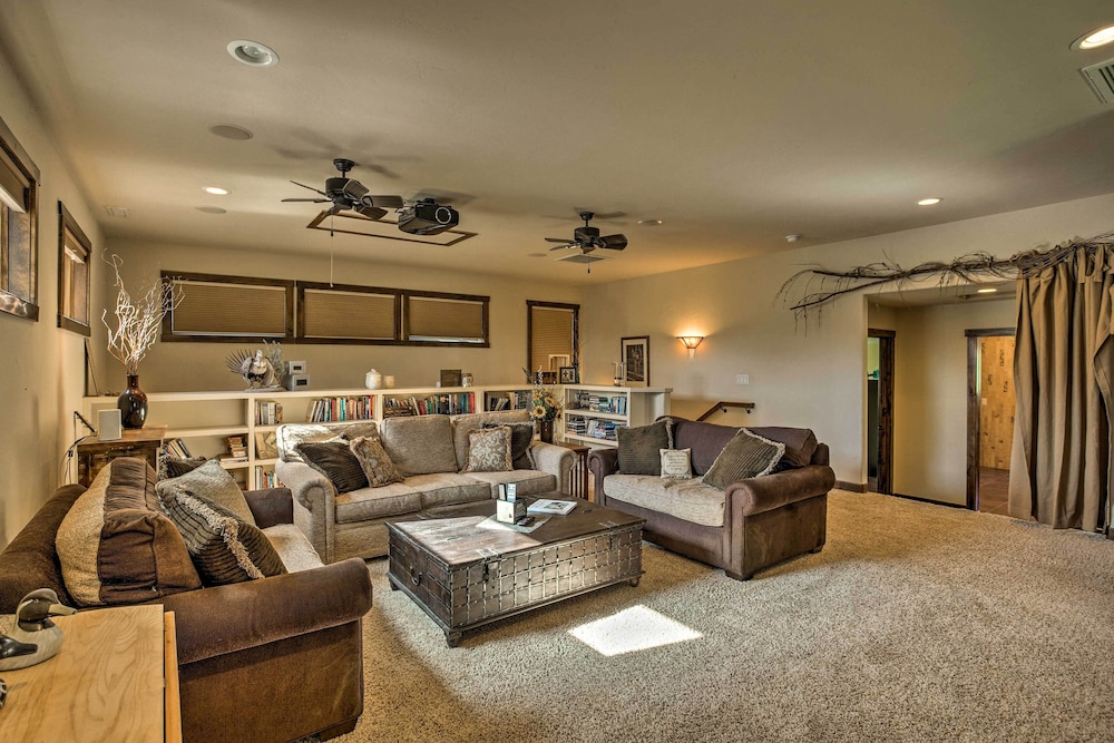 Luxury Waterfront Parachute House w/ Fire Pit!