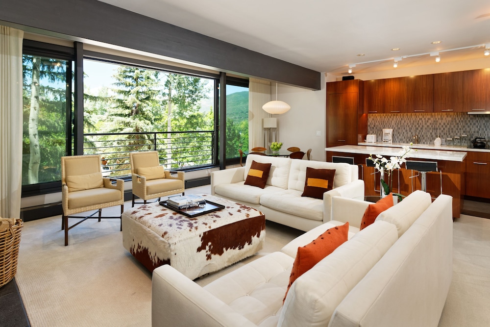 Durant Condominiums by Frias