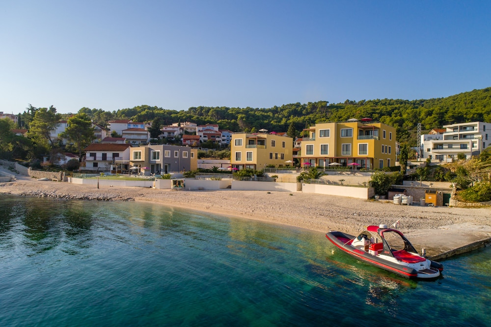 Hotel Acadia Beach Villas & Apartments, Slatine - Image 1