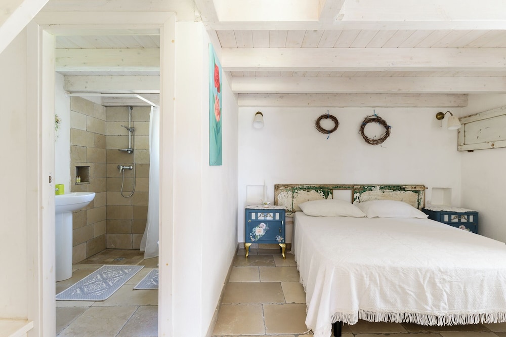Trullo Mandorlo by Wonderful Italy