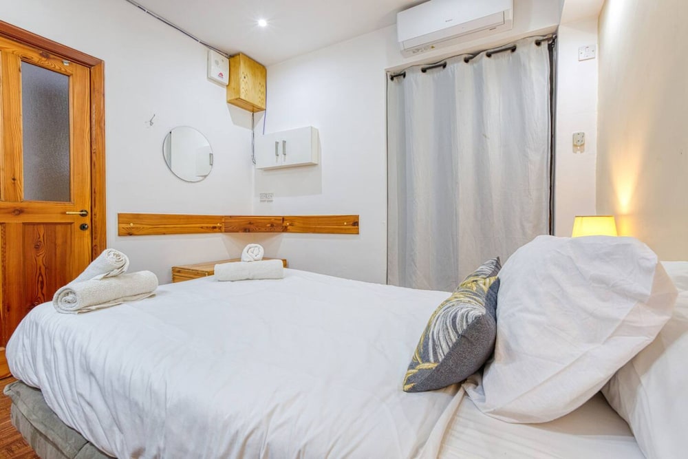 Benny s Seaside Escape Sliema