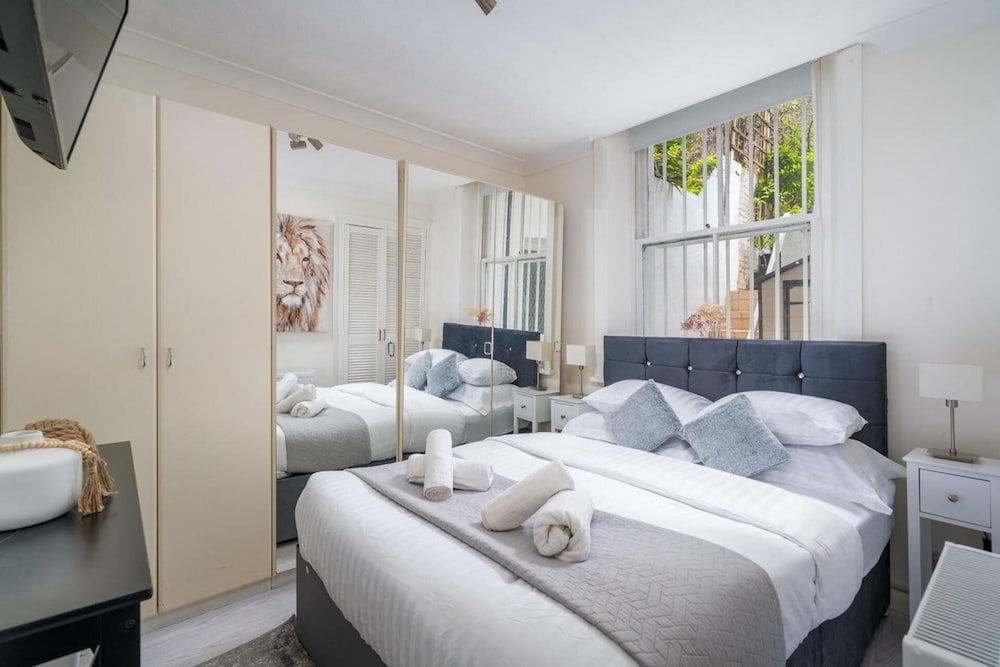 Charming London Apartment Near Edith Grove view 3