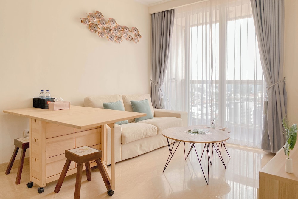 Big and Cozy 1BR with Working Room Menteng Park Apartment