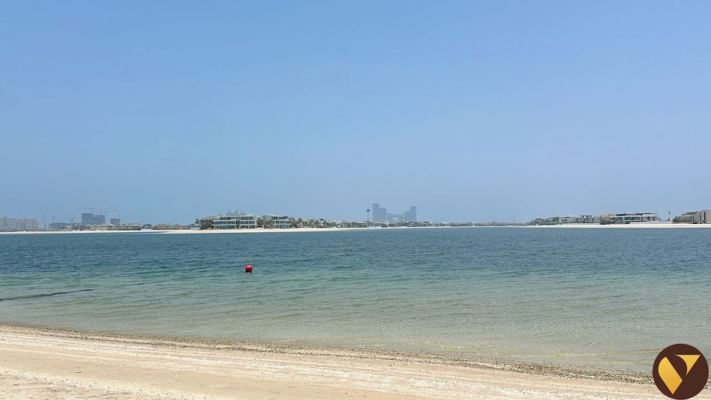 Grandeur Private Beach Walk to Mall
