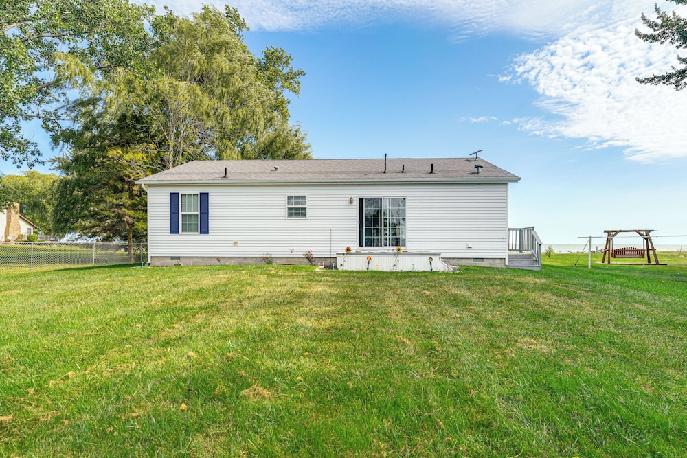 Lake & Lighthouse Views: Inviting Port Hope Home!