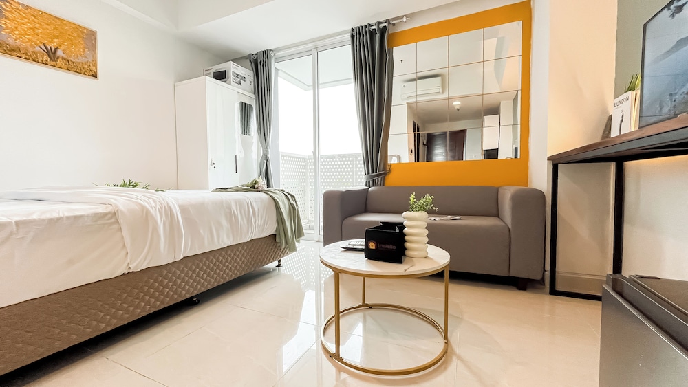 Modern And Tidy Studio Room At West Vista Apartment