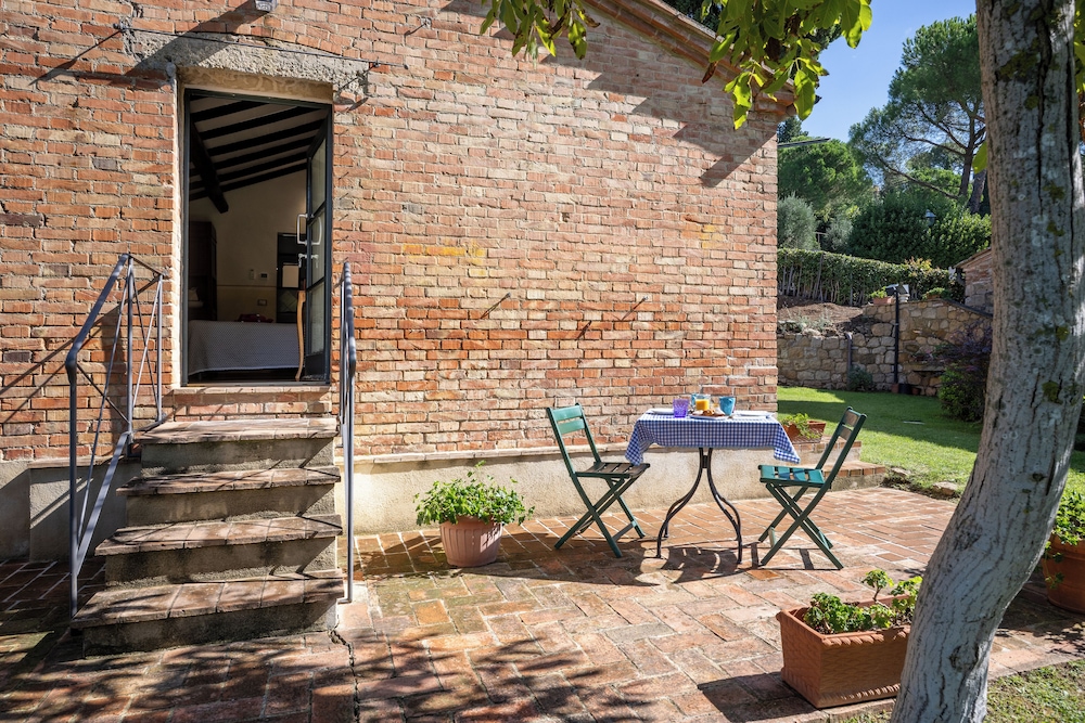 Maria Gabriella Home & Cottage