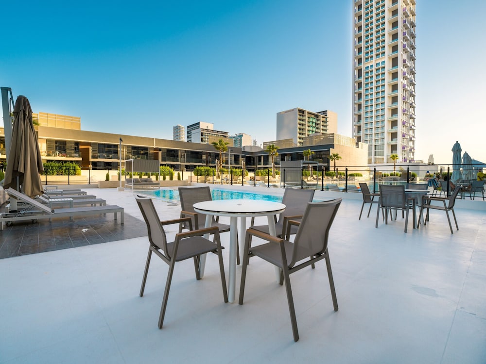 Easygo- Stylish 1bdr Binghatti Corner