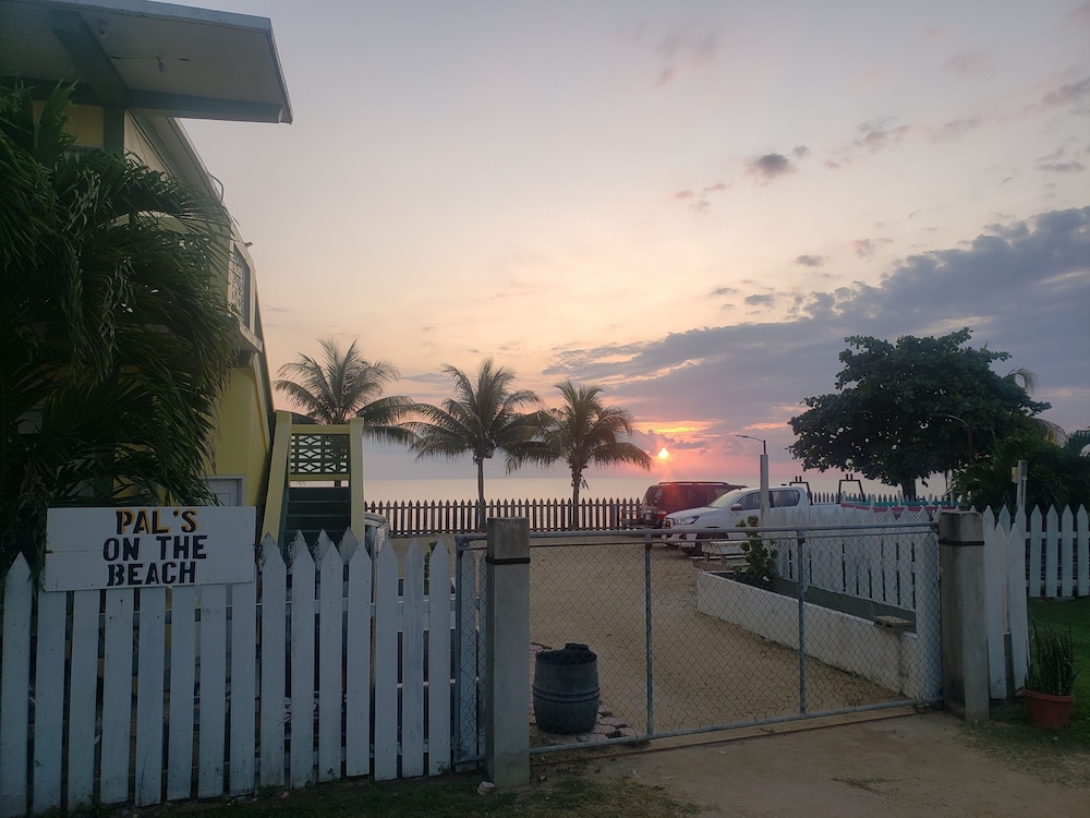 Belize Vacations - Pal's on the Beach - A Gold Standard Hotel - Property Image 43