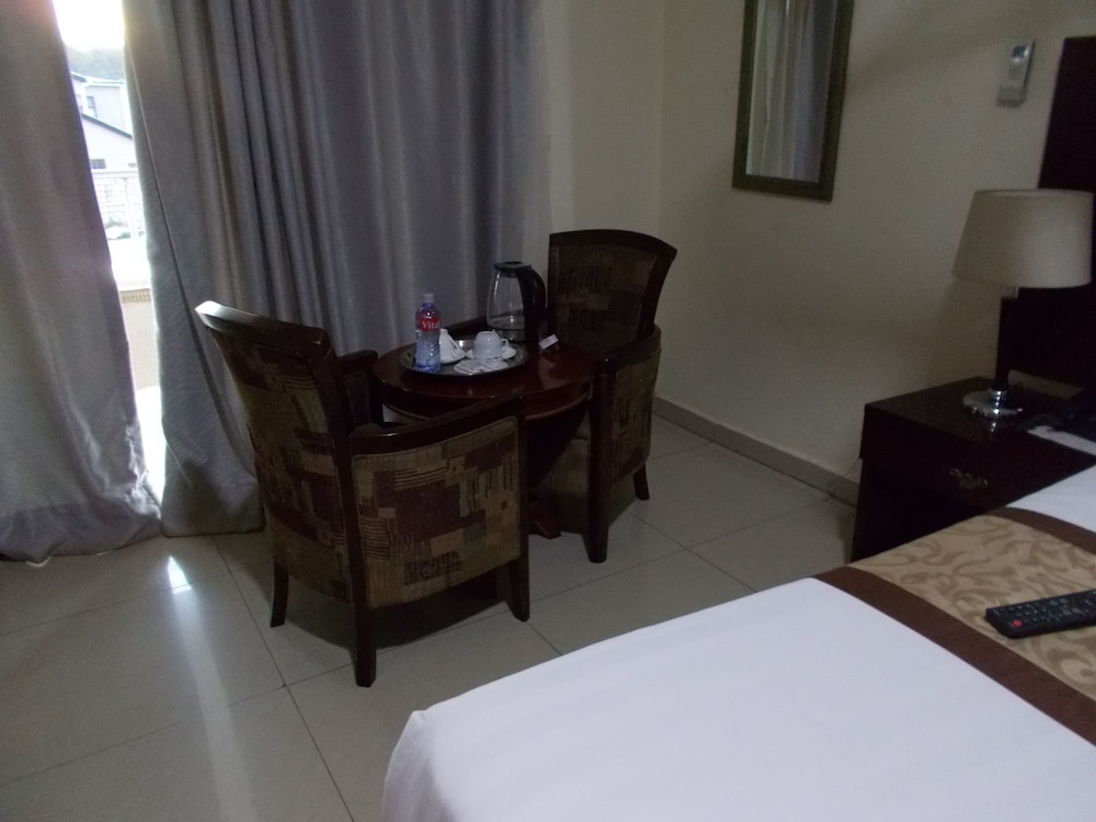 Four Pillars Lodge