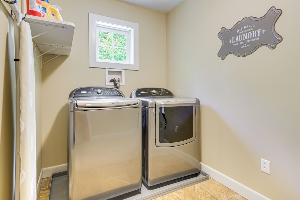 2 Mi to Golfing & Hiking: Spacious Wilmington Home