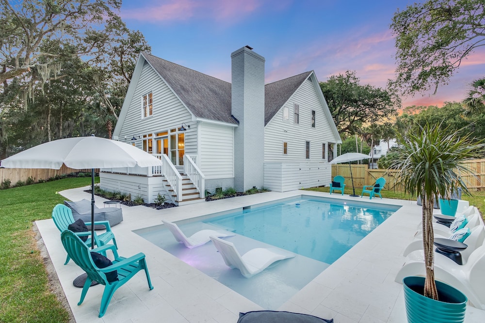 Southern Oasis by Avantstay 0 5mi Walk to the Beach Pool Patio Large Yard