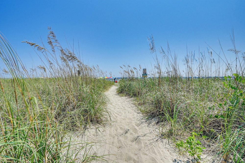 Walk to Shore: Home w/ Deck in North Myrtle Beach