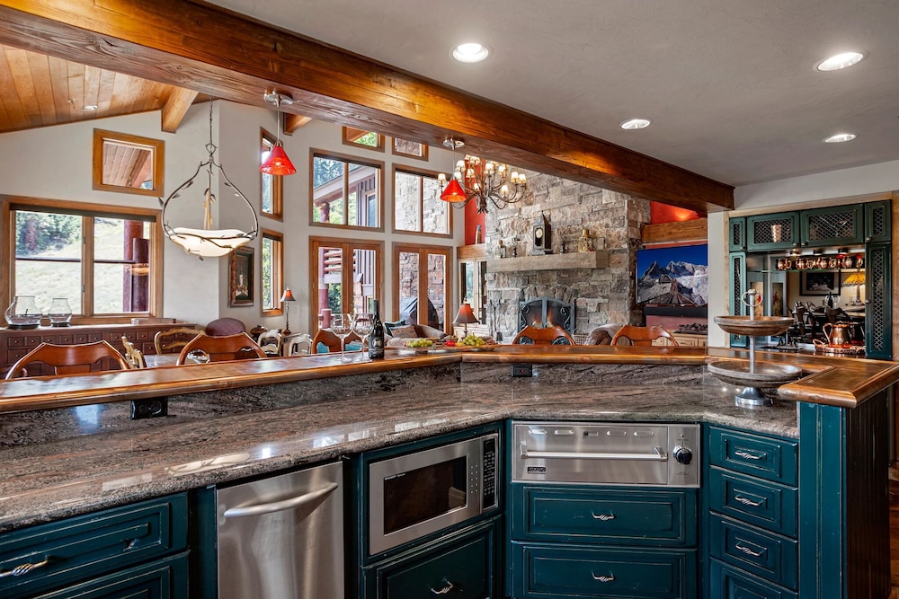 La Maconnerie at Deer Valley Resort - Four Bedroom Condo with Hot Tub #3 4 Condo