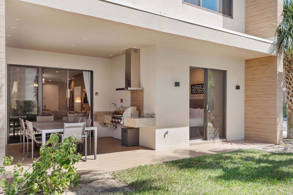 Chic Disney Villa Stunning Patio, Resort Amenities & Minutes From Parks