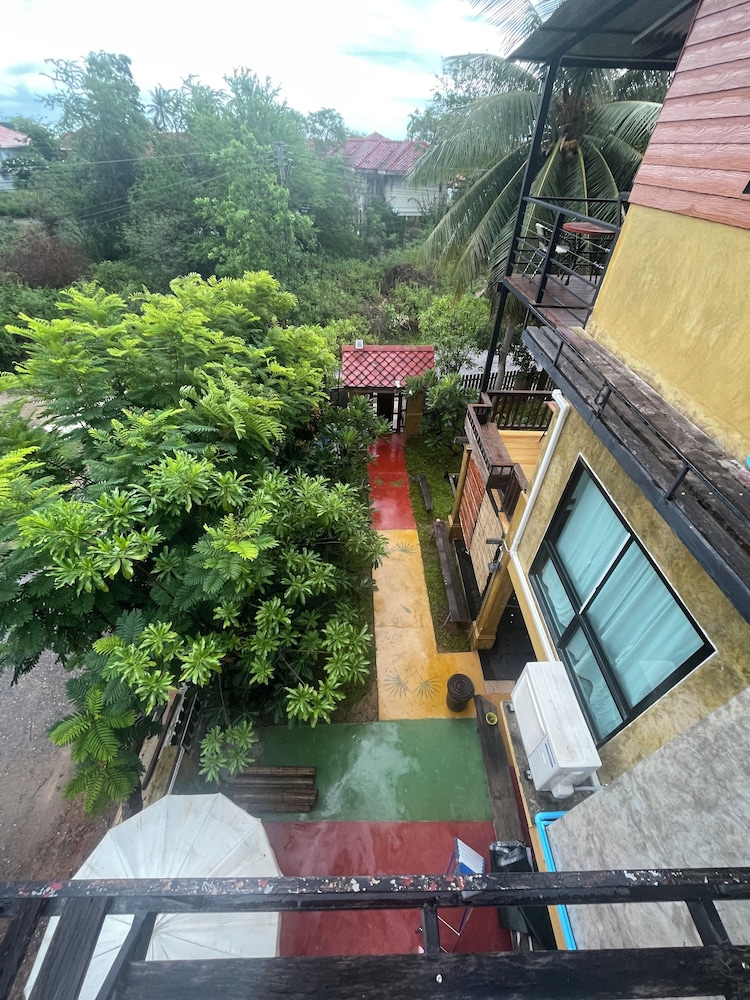Golden Mango House