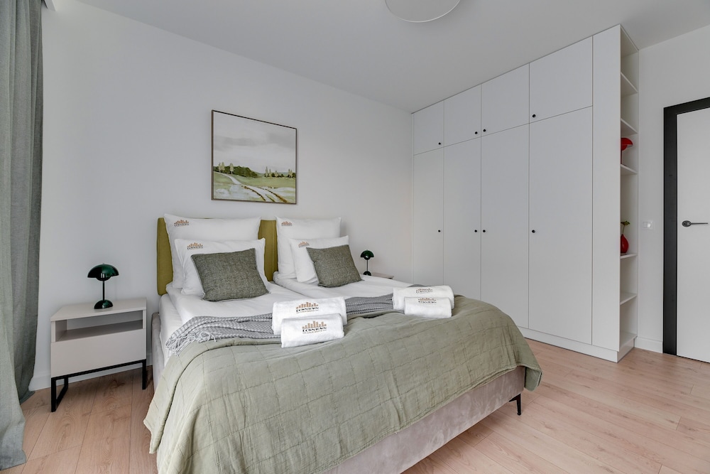 Doki Living - Foodhall & Parking by Downtown Apartments