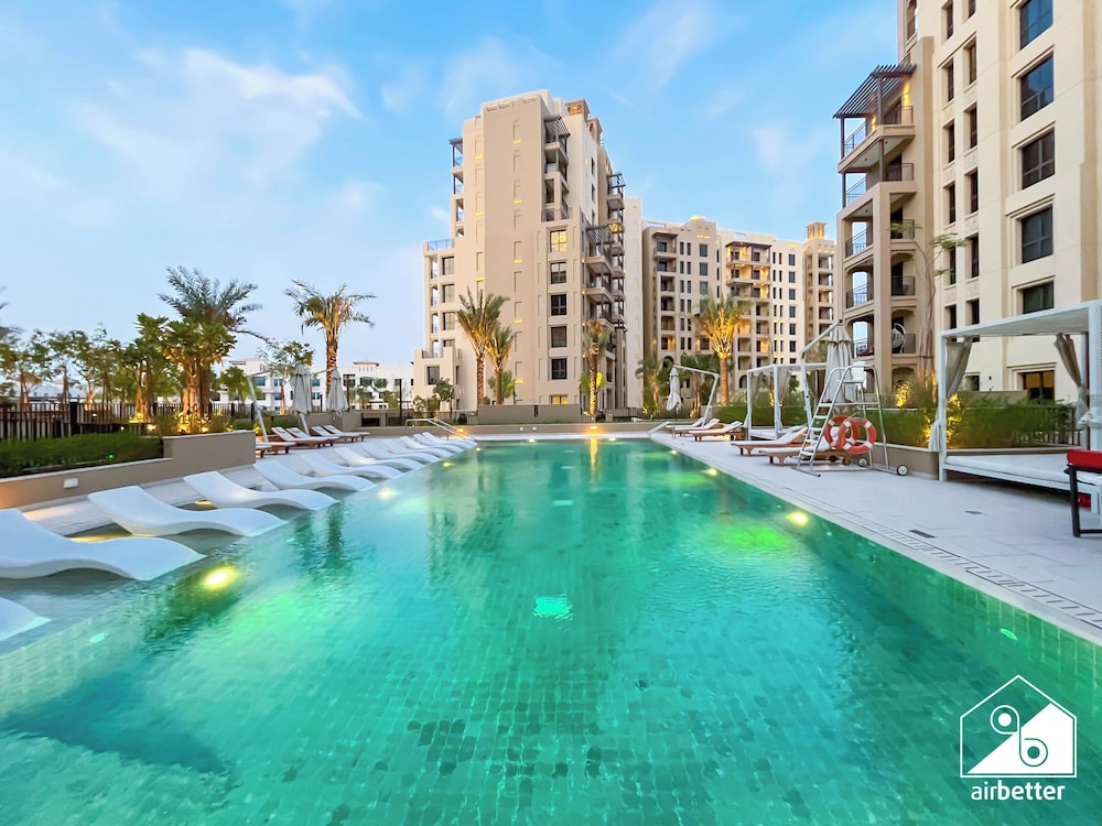 Luxury & Comfort 1B at Al Jadeel 2 Jumeirah Living