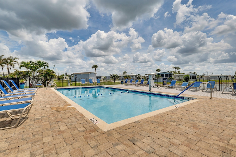 4 Mi to Fort Myers Beach: Home w/ Resort Perks!