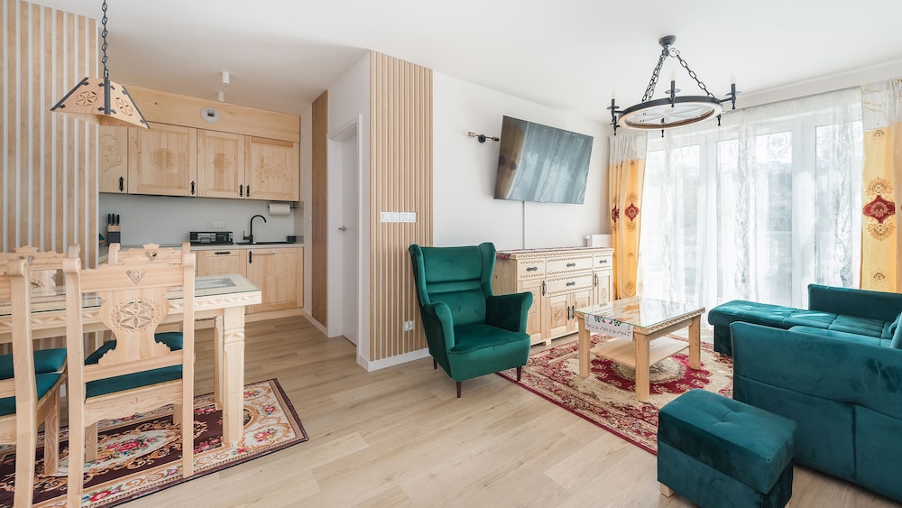 Apartamenty Sun & Snow Zakopiańskie view 2