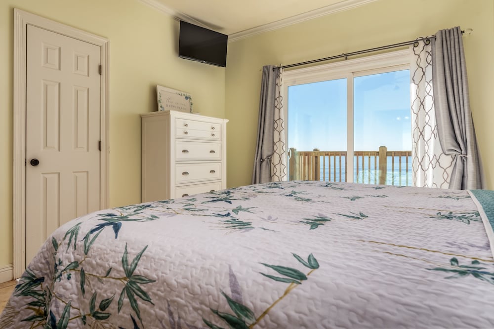 Just Beachy - 103 Tecumseh 4 Bedroom Home by RedAwning view 3