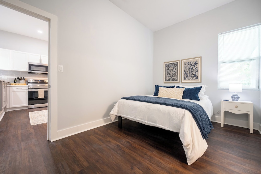Spacious 5-Bedroom Blue Bungalow