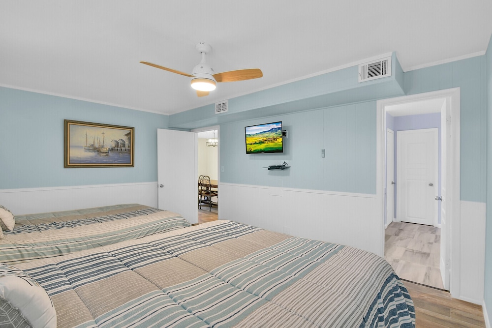 Wraparound Beach-view Deck: Jamaica Beach Home view 5