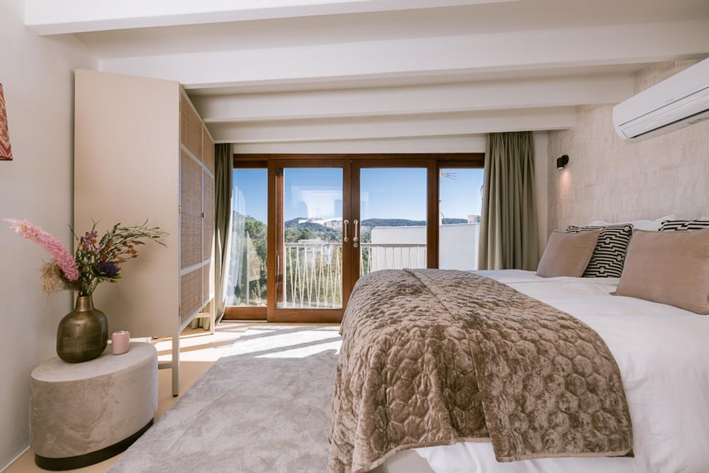 Can Furnet in Ibiza With 4 Bedrooms and 8 Bathrooms