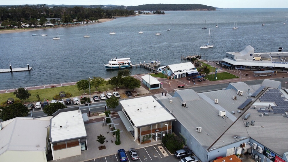 Comfy 2-bedroom Apartment With a Clyde River View