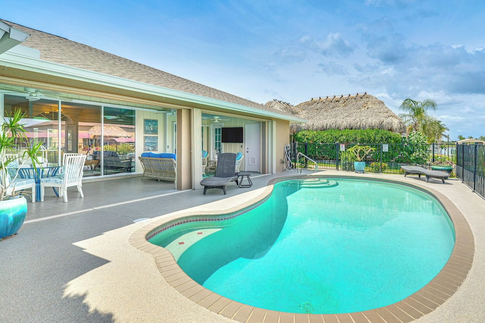 Heated Saltwater Pool & Dock: Port Charlotte Home