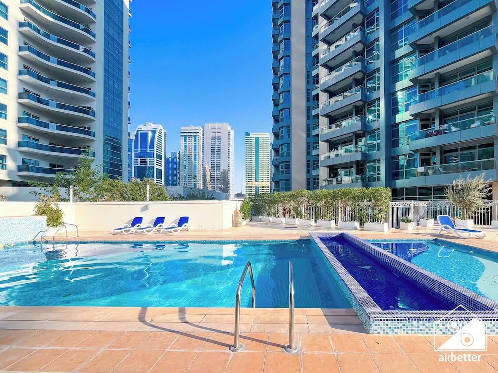 Prestige Marina Living 1BR Balcony, Pool & Gym