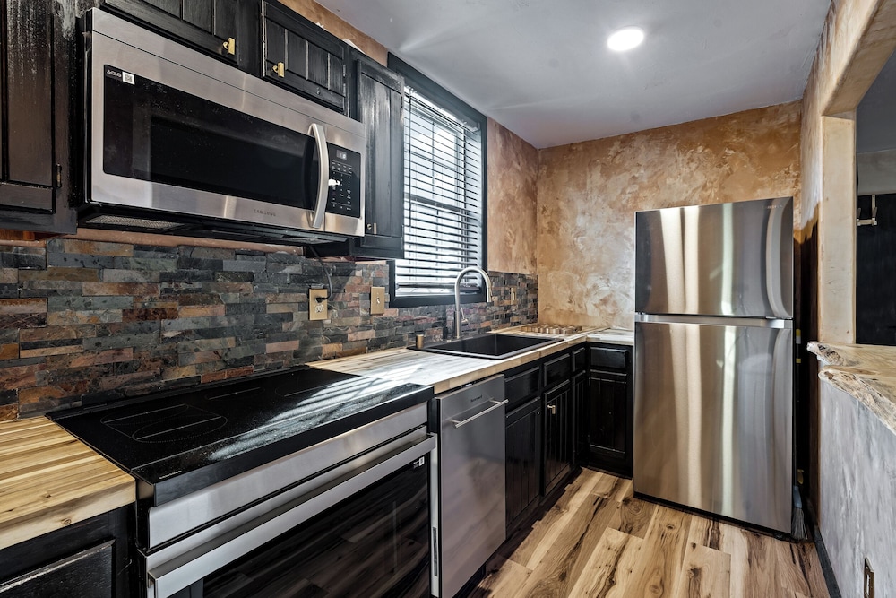 LUXX LODGE Glamping and Taos RV Park