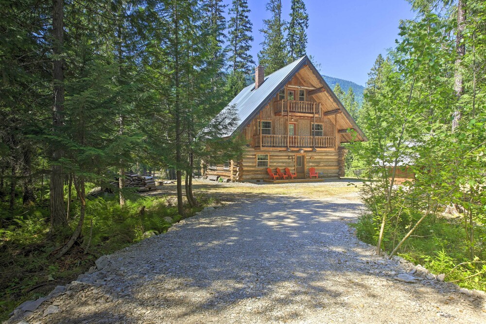 Expansive Moyie Riverfront Cabin - Pets Welcome! view 5