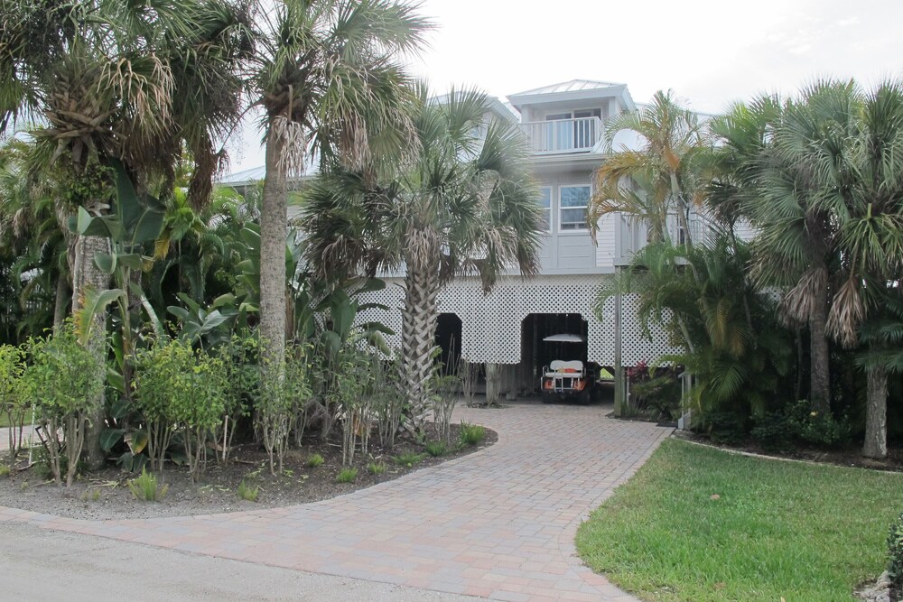 Palm Island 3 Bedroom Superior Villa by RedAwning view 3