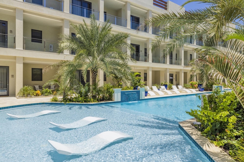 Modern NEW 2br2ba Condo w Pool Resort Amenities