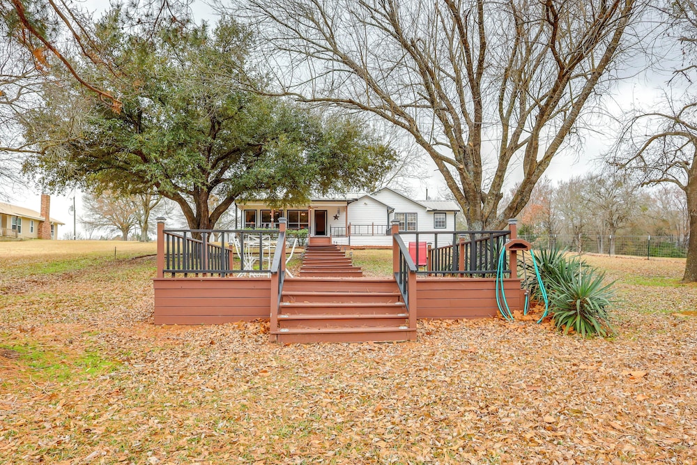 Dock, Decks & Views: Lakefront Cottage